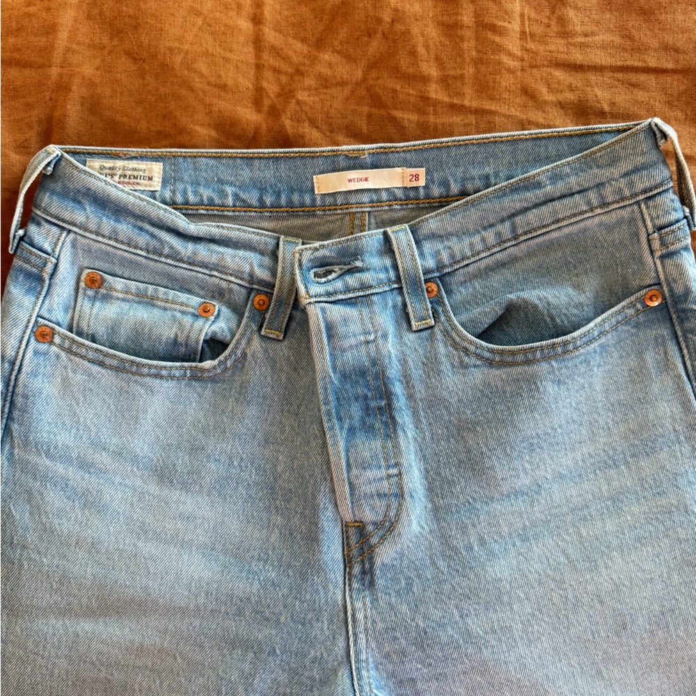 Levi’s Wedgie Jean